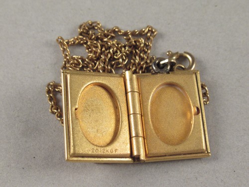 VINTAGE COLLECTION of 5 PENDANT NECKLACES IN A MOTHER OF PEARL EGG CASE,c1920-60 - Picture 10 of 12