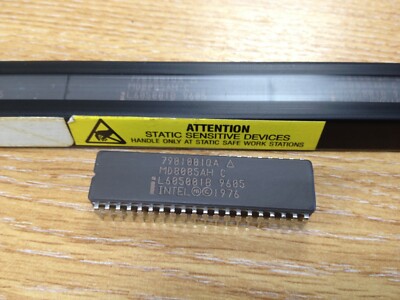 Menge 1 Stck. Intel MD8085AH Mikroprozessor 8 Bit 40-Pin CER DIP 