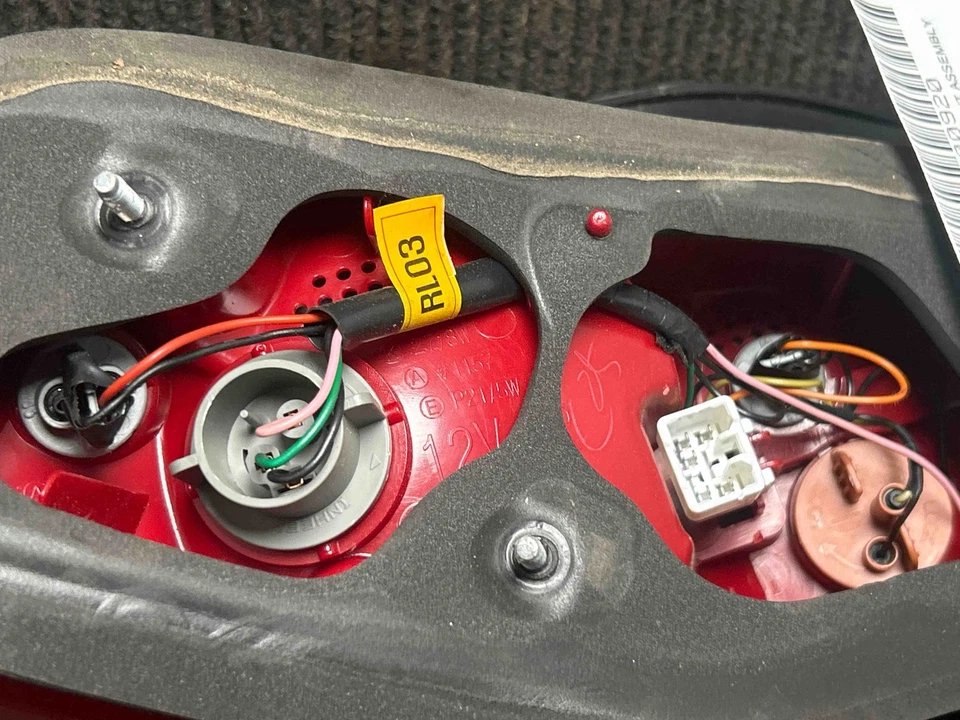 Fits 2009-2012 Hyundai Genesis Right Taillight Assembly OEM:924022M0 - Image 4 of 4