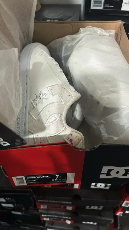 Dc white and multicolor Women’s shoes sizes 7 & 9 - Image 4 of 4