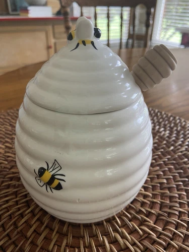 Sweet Ceramic Bee Honey Pot Beehive Jar 6” Tall With Drizzle Stick