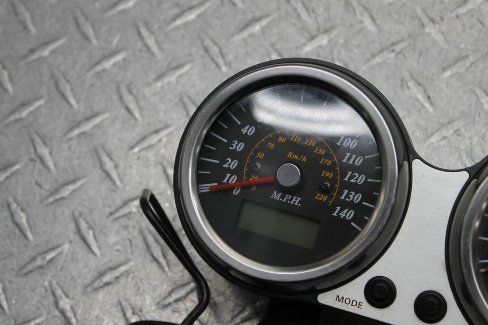 Suzuki Marauder 1600 VZ1600 2004 velocímetro medidores panel de visualización Foto 4 de 4