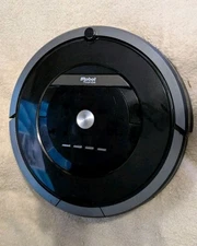 iRobot Roomba 880 Robotic Cleaner New in Box Unopened Unused