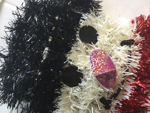 4 Vintage Christmas Tinsel Wrapped Wall Decorations Snowmen Stocking Santa Hat - Picture 10 of 11