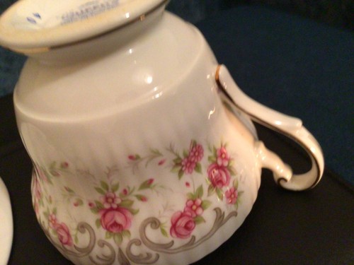 Vintage Queens Fine Bone China Tea Cup and Saucer - Picture 11 of 13