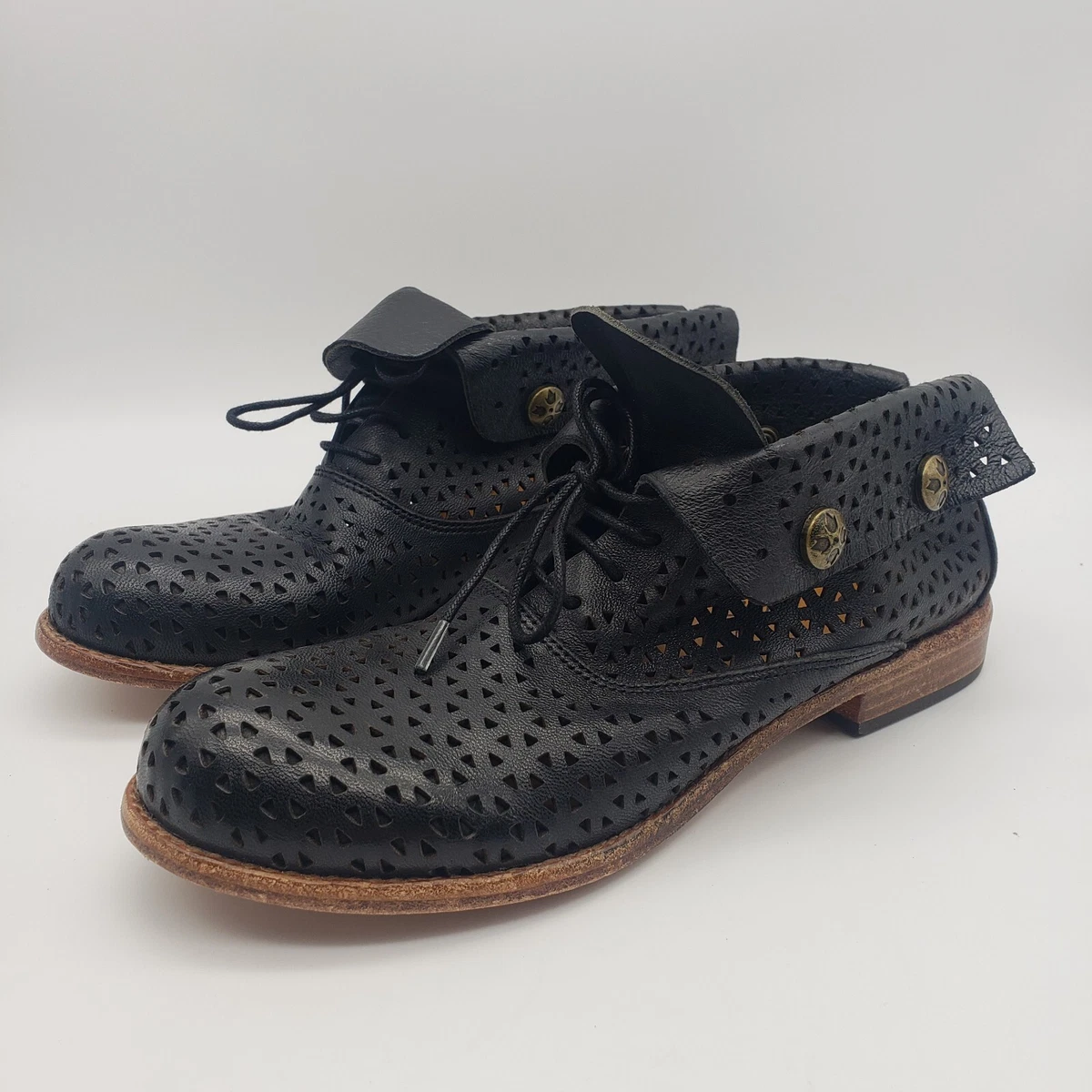 Patricia nash sabrina top perforated ankle booties