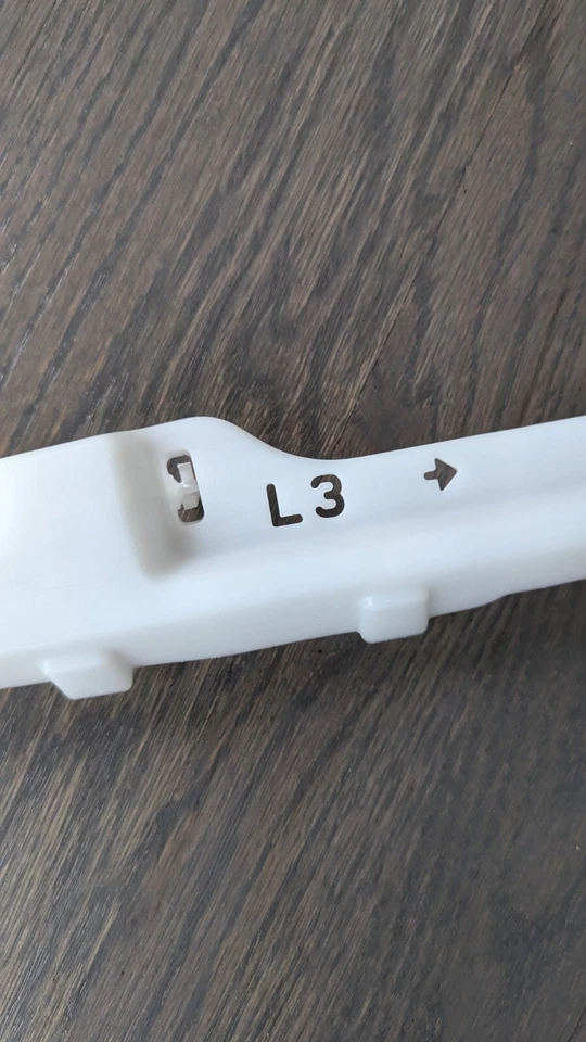 Riel lateral espaciador F 2012 2013 2014 2015 2016 2017 Toyota Prius V izquierdo 66423-47040 Foto 2 de 4