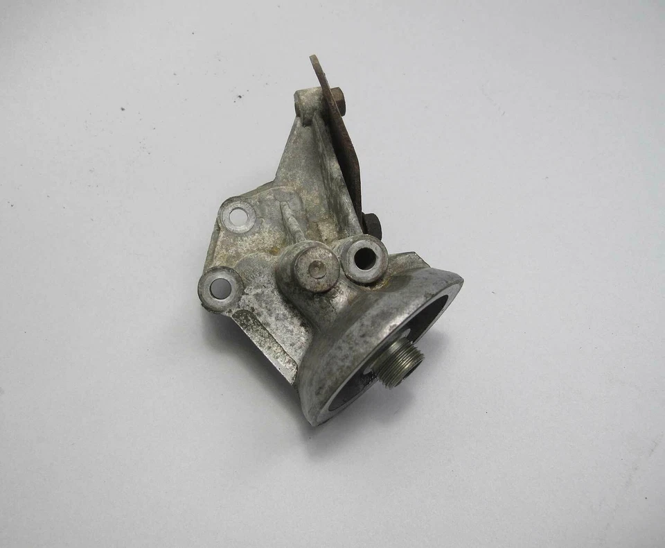 BMW 2002 E21 320i M10 1976-1979 cabezal de montaje de filtro de aceite de motor de 4 cilindros OEM Foto 2 de 4