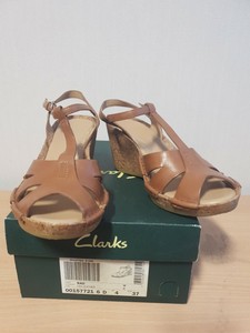 clarks sandals size 4