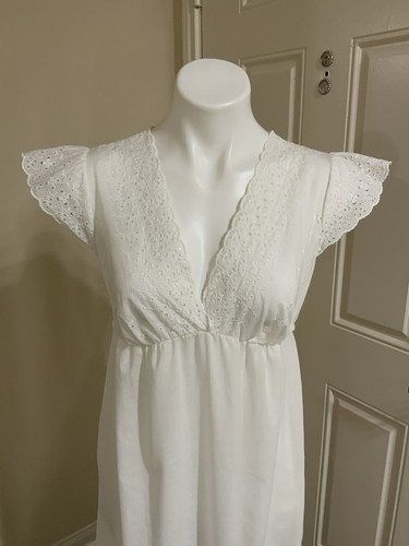 VTG. MISS ELAINE LONG NIGHTGOWN & ROBE WHITE w/ LACE - Picture 22 of 22