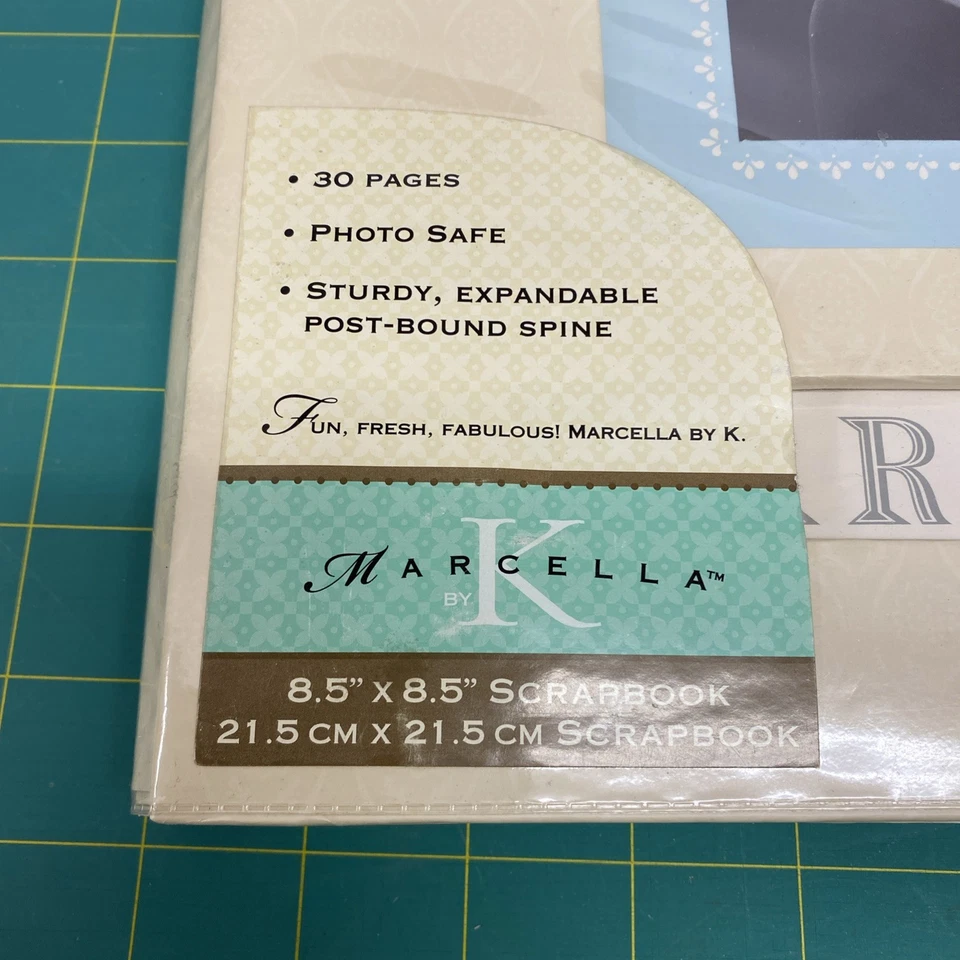 Álbum de recortes K & Company blanco y negro 8,5 x 8,5 30 páginas encuadernado Foto 2 de 4