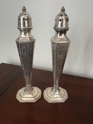 Quaker Silver Plated Salt & Pepper Shakers #559 Art Deco Floral Scroll Etched