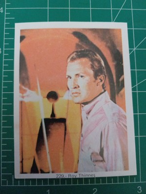 1973 ESTRELLAS DE TV SHOW Y CINE CARD MOVIE STAR ROY THINNES THE INVADERS 
