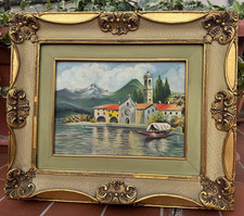 DIPINTO OLIO SU TAVOLA - PAESAGGIO ALPINO, LAGO E BORGO - CORNICE BAROCCA DORATA