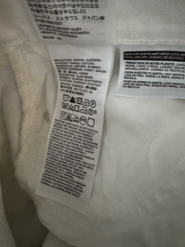 Levi’s Neu mit Etikett hoch geschnittene weiße Shorts / tailliert an der Hüfte Größe 28 - Bild 8 von 9