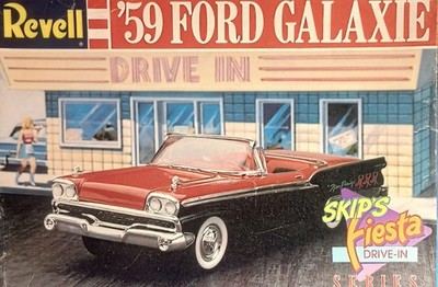 59 FORD GALAXIE SKYLINER FRONT FENDERS n DASH - REVELL - MODEL CAR KIT PARTS LOT