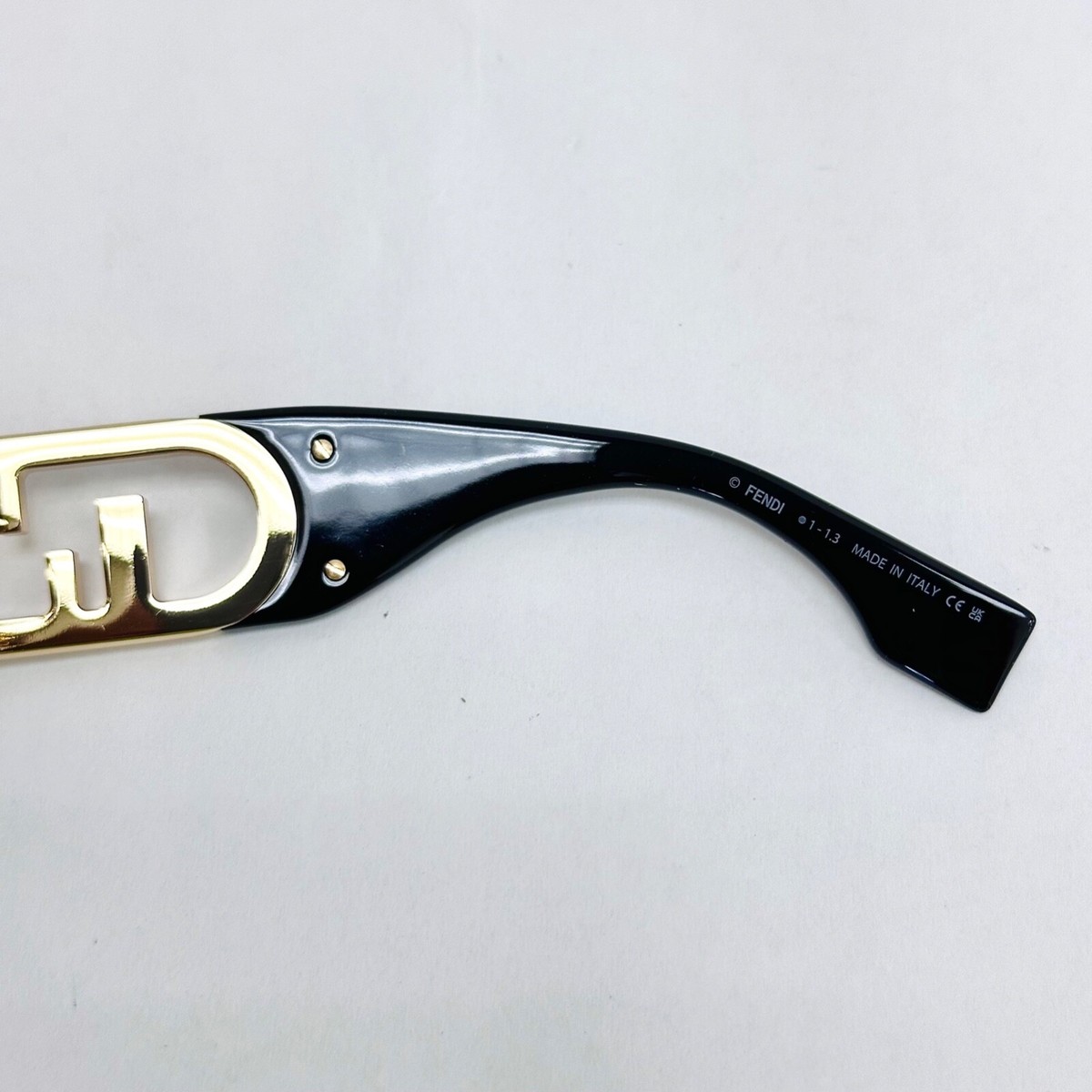 FENDI O'LOCK 40048 Black Gold Oversized Fashion FF Lock Logo FENDI O'LOCK 40048 Black Gold Oversized Fashion FF Lock Logo
