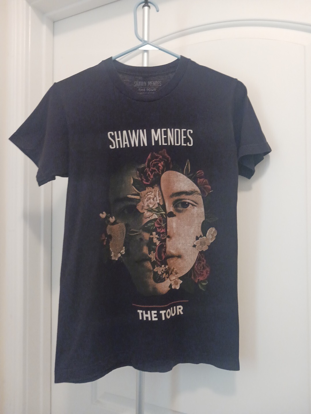 Shawn Mendes “The Tour” 2019 Shirt With Rose Graphic Size Small Concert T Shirt