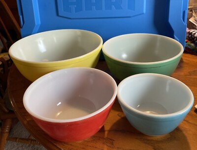 Vintage Pyrex Primary Colors Nesting Mixing Bowls - Main Image