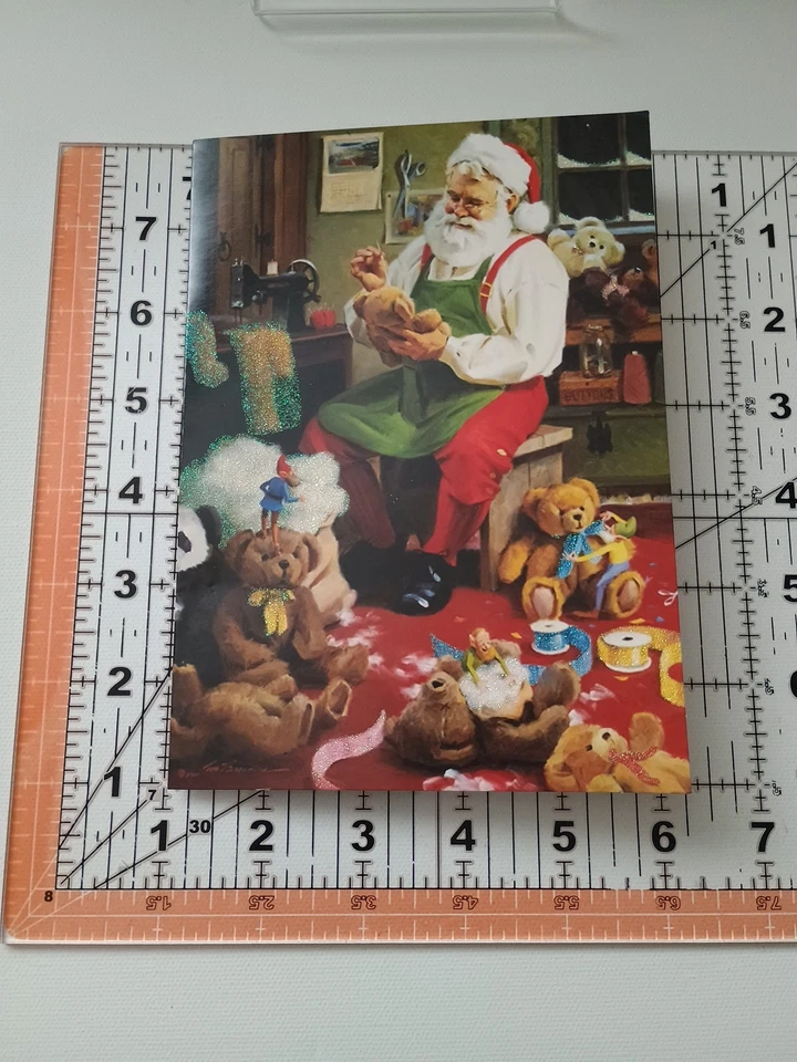 Tarjeta de felicitación de Navidad Santa Claus en taller para hacer osos de peluche juguetes navideños Foto 3 de 4