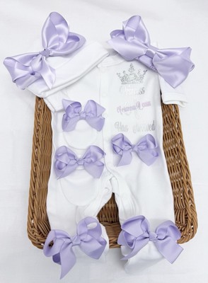 Baby Mädchen Schlafanzug Mütze Handschuhe Stirnband beliebiger Name Neugeborene Schleifen Set personalisiert
