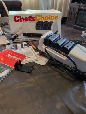 Chefs Choice Diamond Hone Knife Sharpener Electric 3 Stage Model 115 with Box