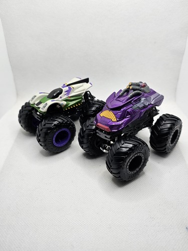 BUZZ LIGHTYEAR VS ZURG DISNEY (2) MONSTER TRUCKS HOT WHEELS DIECAST 2022
