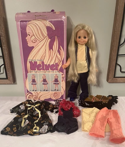 Vintage 1970 Ideal Crissy’s Cousin Velvet Doll Hair That Grows with Box!