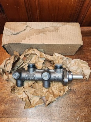 NOS Varga Dual Master Cylinder RCCD-0054-3 Freios 1975-1984 VW Scirocco Rabbit