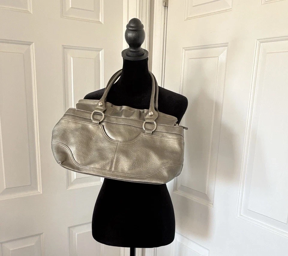 Bolso de Hombro Mondani Gris Metálico Y2k Con Interior Púrpura Foto 2 de 4