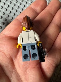 LEGO CITY -- VOLCANO EXPLORER FEMALE SCIENTIST MINIFIGURE 60120