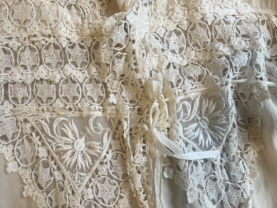 Antique 1920s Silk Lace Bed jacket Five Point Stars Rare Size Small Bridal - Image 2 of 4