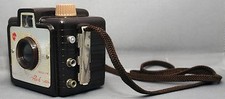 EASTMAN KODAK BROWNIE Holiday Flash VINTAGE FILM CAMERA DAKON LENS USA