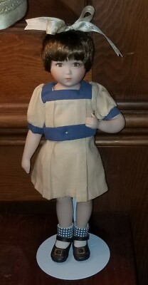 1989 HAMILTON COLLECTION BESSIE PEASE GUSMANN HE WON'T BITE PORCELAIN DOLL 12''