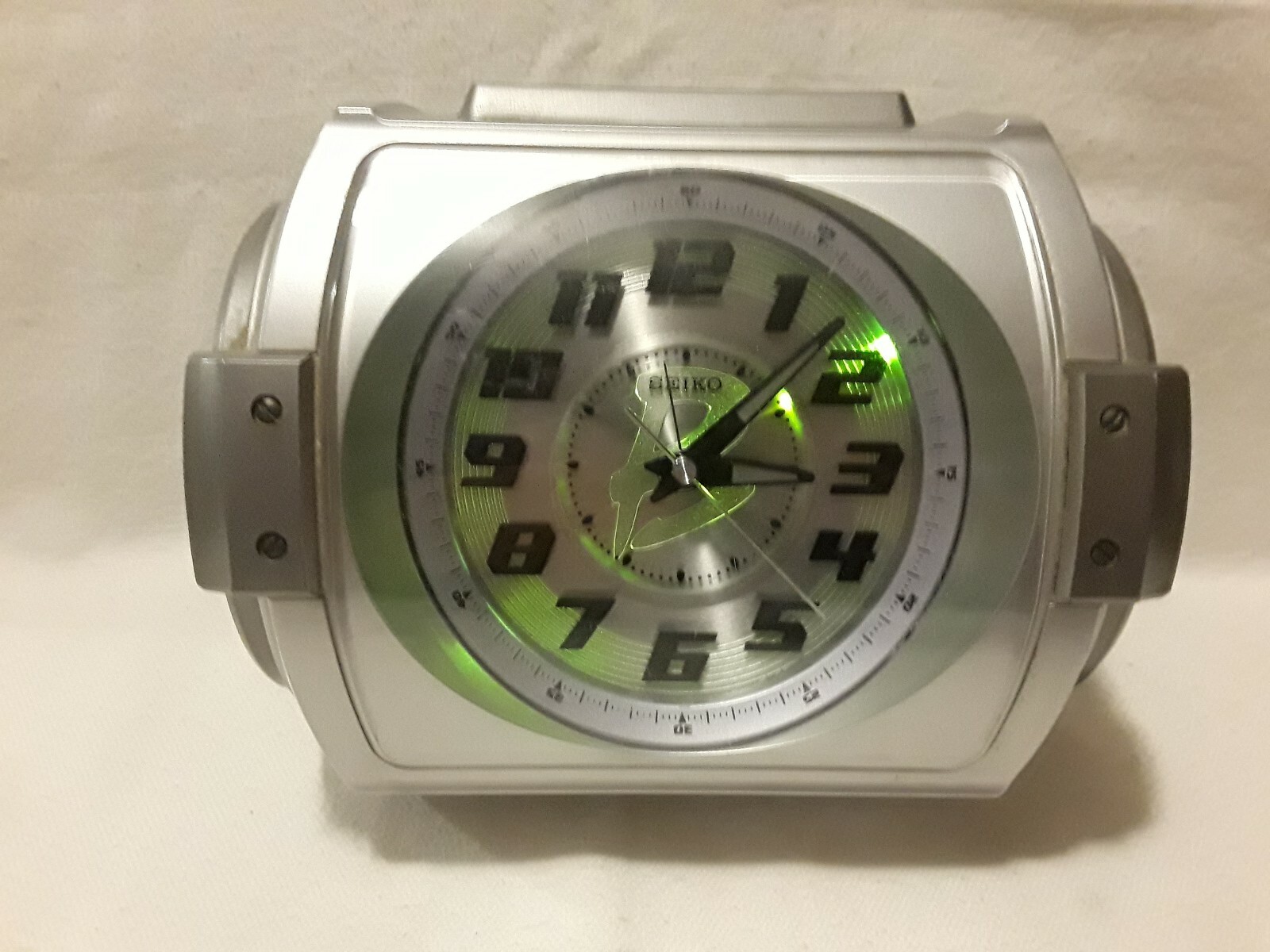 Seiko Beat Club Alarm Clock 14 Different Beats Flashing Lights QXP002S - READ