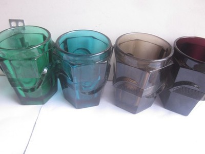 42710b4 Pressglas Becher Art Deco Grün Violett grau Sinuswelle pressed glass cup