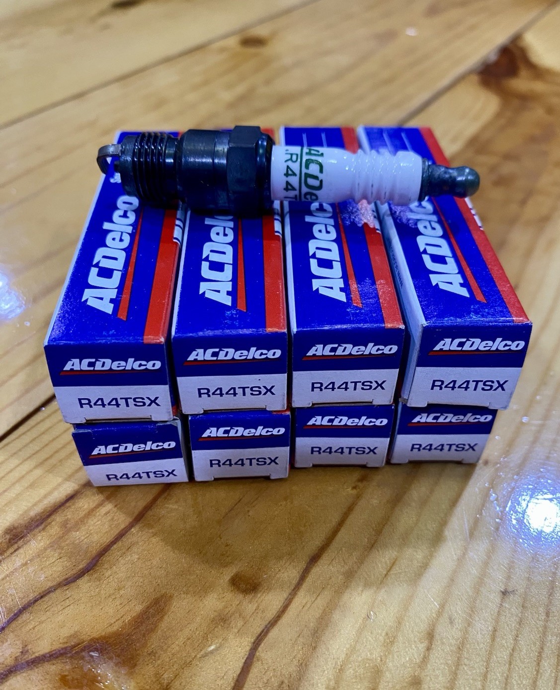 ACDelco Spark Plugs Stock No. 5613935 R44TSX Pack of 8 NOS
