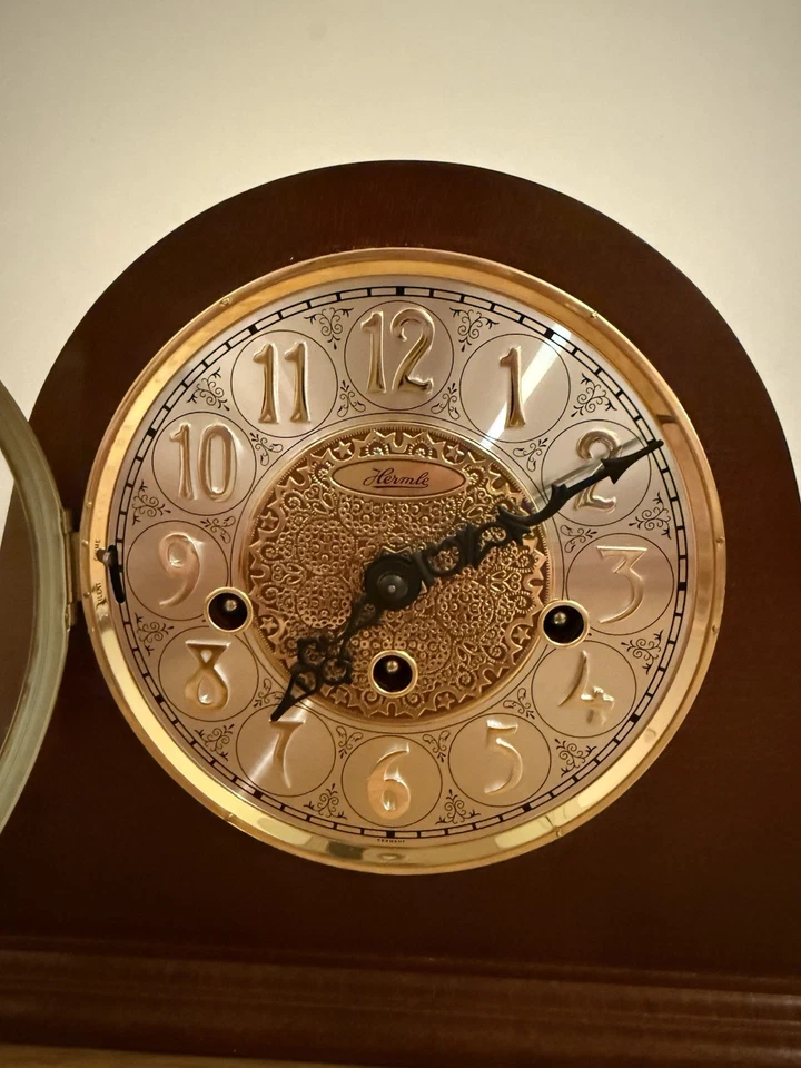 Reloj Hermle Laurel II Cherry Mantel 21134-N90340 Foto 3 de 4