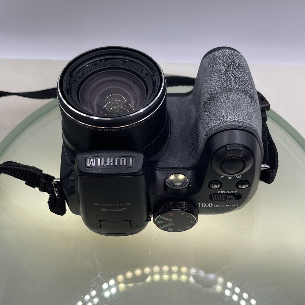 FujiFilm FinePix S1500 10MP 12x Zoom Mini SLR Style Bridge