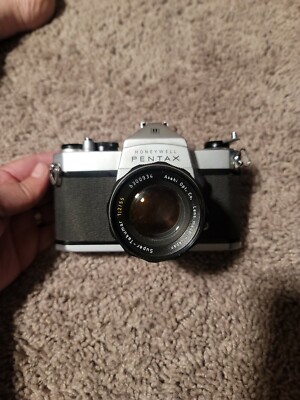 Asahi Pentax Spotmatic SPII SLR camera #5206762 with Super-Multi-Coated Takumar 1:1.4/50 #5417331 le