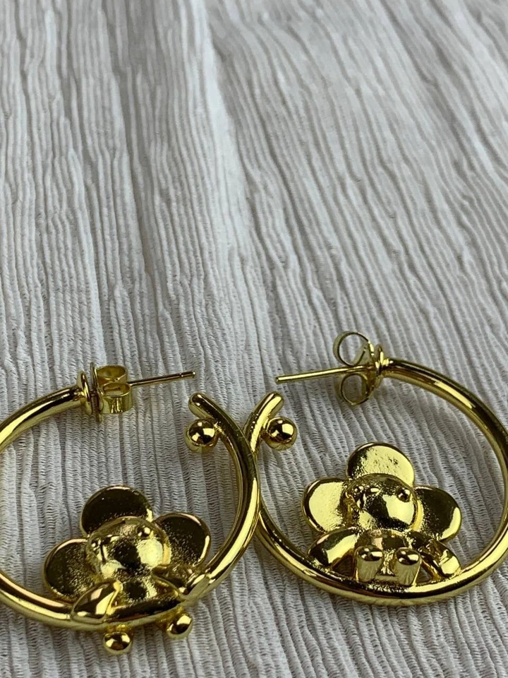 Pendientes de aro de oro Louis Vuitton Foto 3 de 4