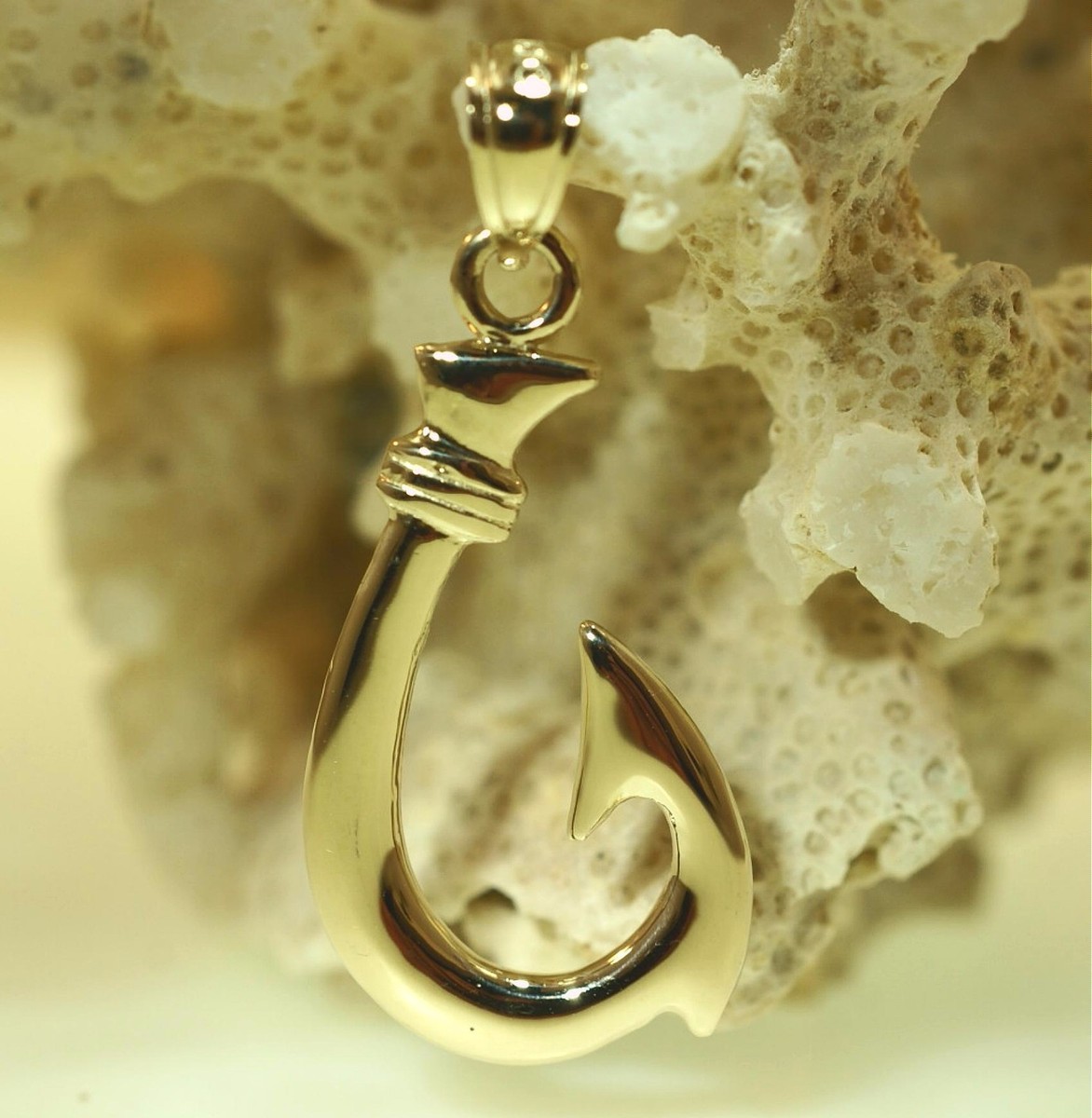 22MM HAWAIIAN SOLID 14K YELLOW GOLD POLYNESIAN SHINY MAKAU FISH