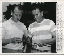 1950 Press Photo Gene Kunes, Herman Scharlan at All American golf in Ill