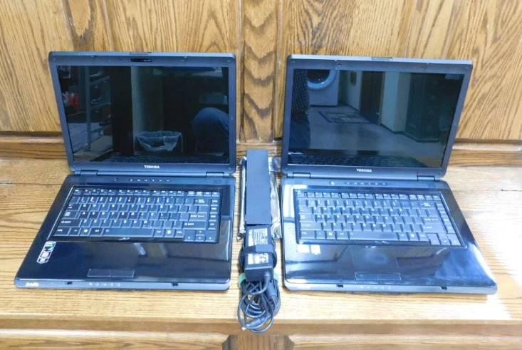 Toshiba Windows 7 Professional PC Laptops & Netbooks 4 GB RAM for