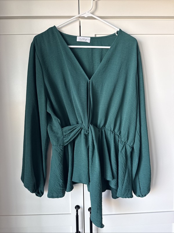 Kaileigh - Women’s Blouse - 1X - Stitch Fix - Green - Wrap Closure - Beautiful 