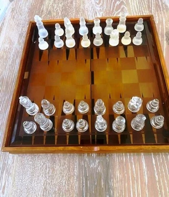 Jeu d'échecs en verre et bois - Photo 1/4