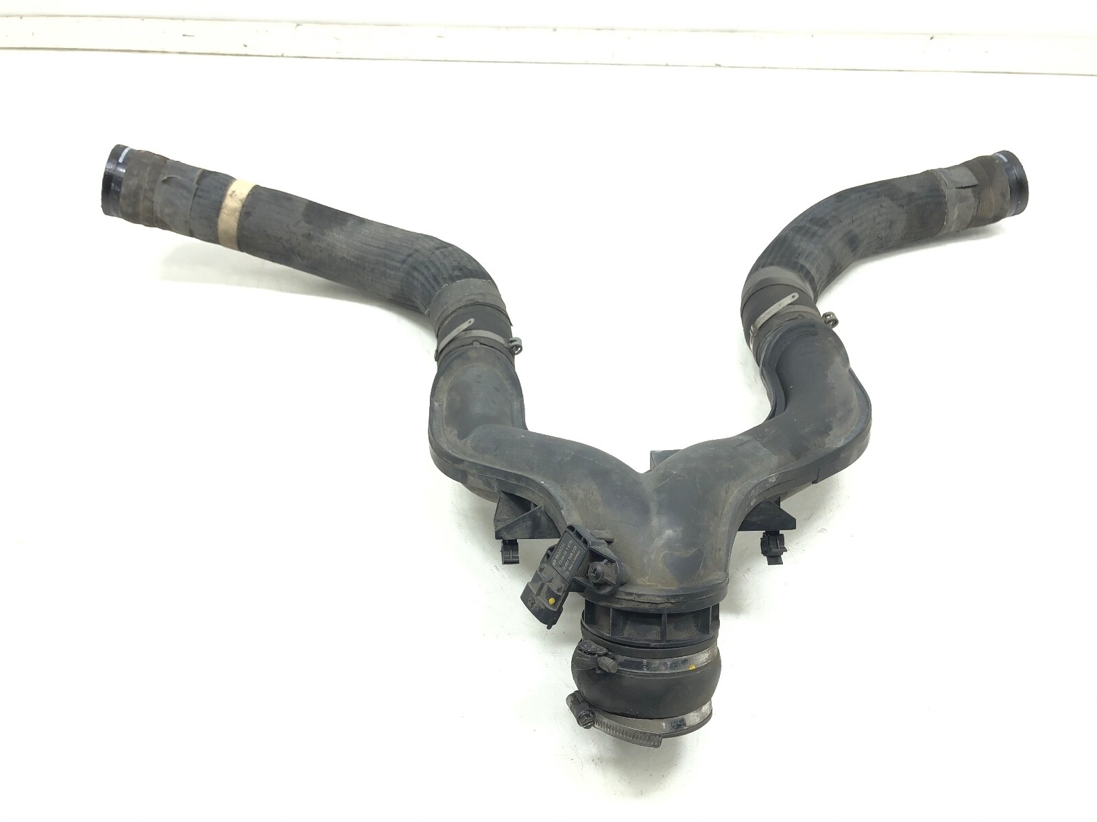 2014-2022 MASERATI GHIBLI 3.0L V6 AIR INTAKE INLET DUCT TUBE.