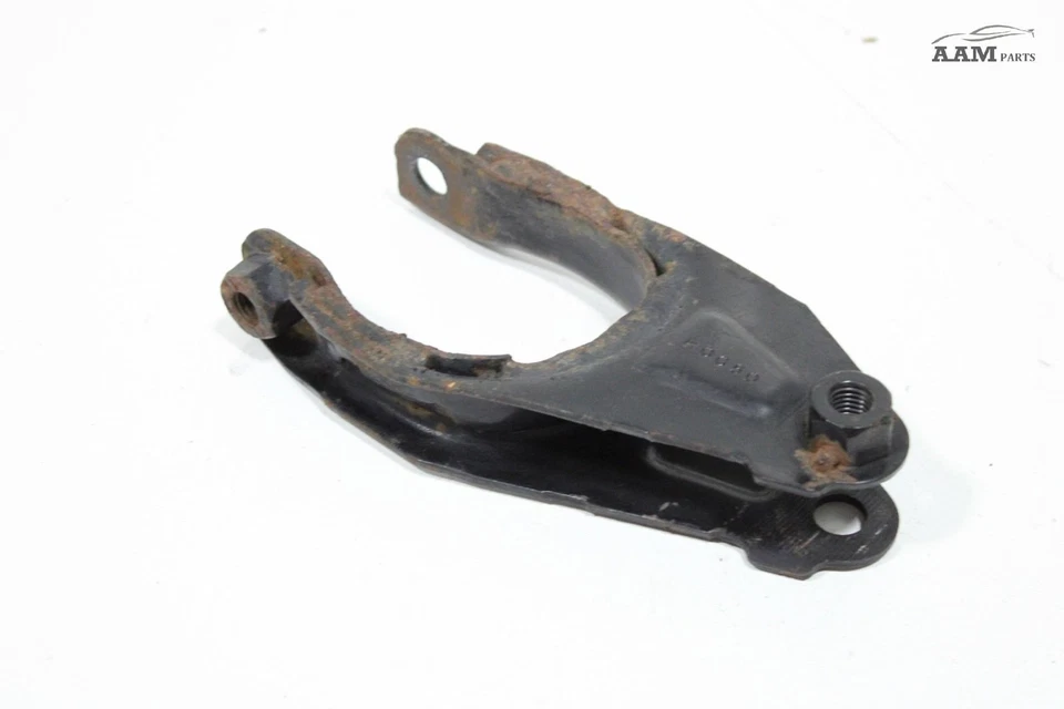 2016-2019 CHEVROLET CRUZE FWD AUTOMATIC TRANSMISSION MOUNT STRUT BRACKET OEM - Image 2 of 4
