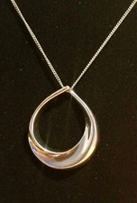 NOS New York Company Gun Metal Twisted High Polish Circle Pendant Necklace