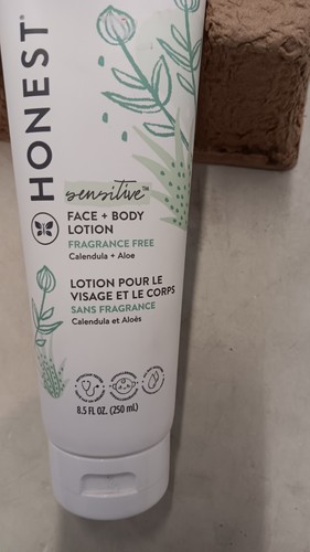 The Honest Company Hydrating Face + Body Lotion | Fast 8.5 Fl Oz (Pack of 1) - Picture 2 of 3